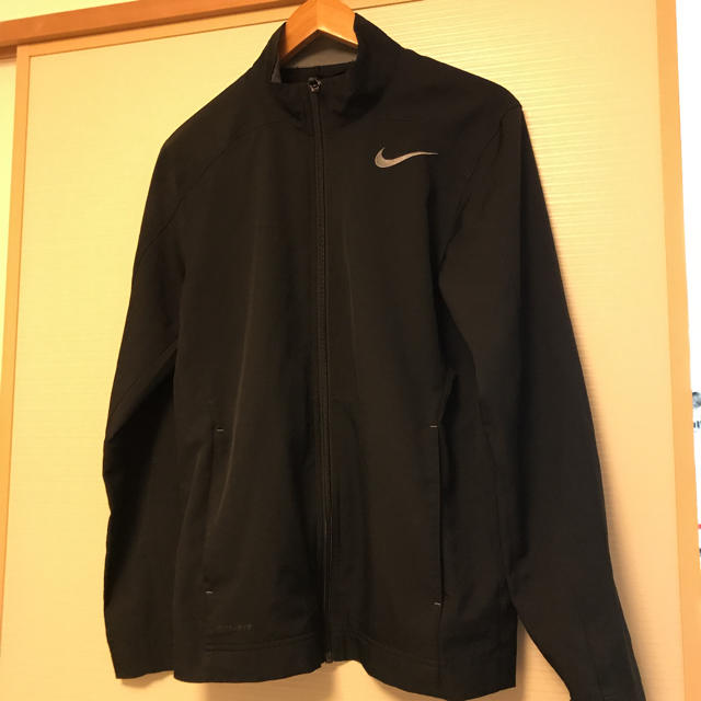 NIKE(ナイキ)のナイキ NIKE トラックジャケット 黒 ブラック メンズのジャケット/アウター(ナイロンジャケット)の商品写真