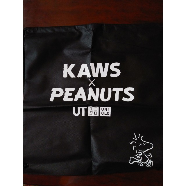 UNIQLO(ユニクロ)のKAWS カウズ　ナップサック レディースのバッグ(ショップ袋)の商品写真