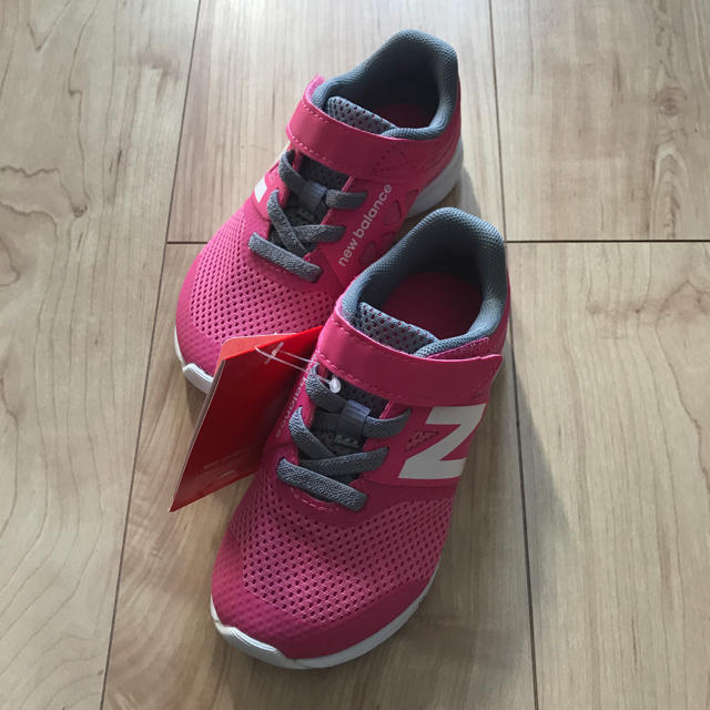 New Balance(ニューバランス)のニュー バランス 15センチ スニーカー♡新品 キッズ/ベビー/マタニティのキッズ靴/シューズ(15cm~)(スニーカー)の商品写真