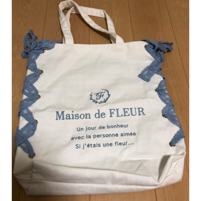 Maison de FLEUR(メゾンドフルール)のメゾンドフルール ラフォーレ原宿限定 デニム レディースのバッグ(トートバッグ)の商品写真