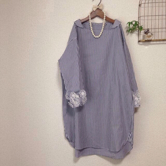 Dot&Stripes CHILDWOMAN(ドットアンドストライプスチャイルドウーマン)のお花いっぱいストライプワンピース レディースのワンピース(ひざ丈ワンピース)の商品写真