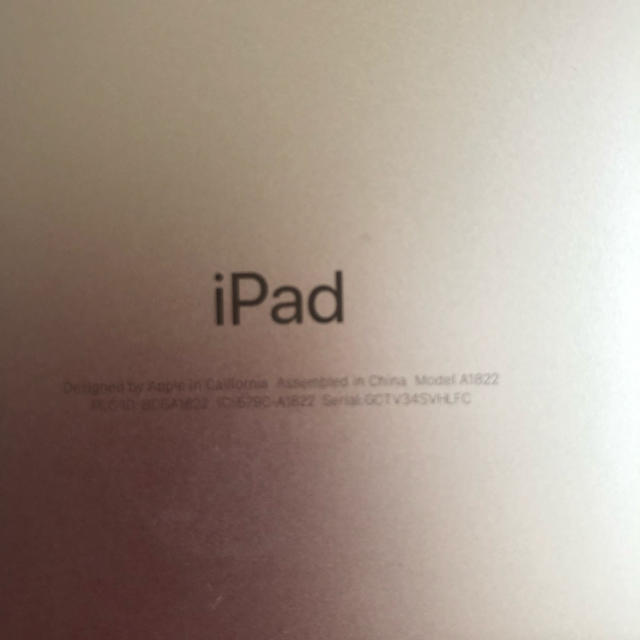 iPad 2017  美品 9.7PC/タブレット