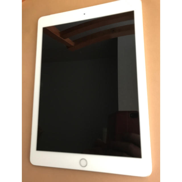 美品 ipad 2018 シルバー 32gb au 9.7  6th 1