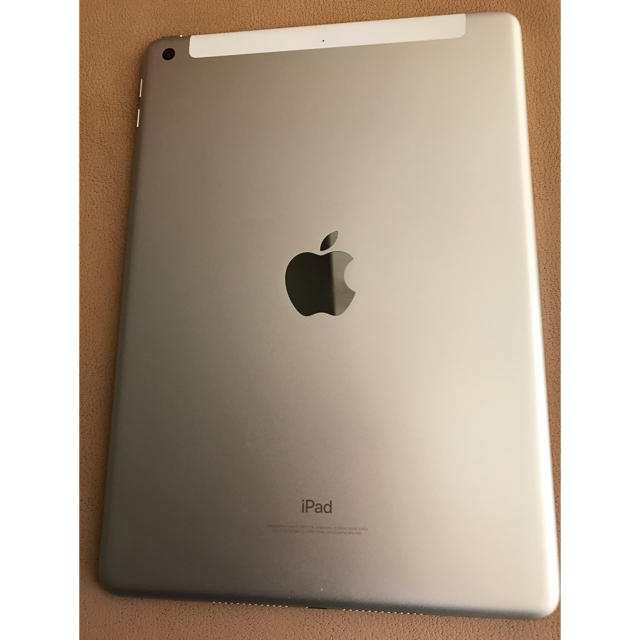 美品 ipad 2018 シルバー 32gb au 9.7  6th 2