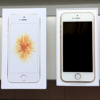 アイフォーン(iPhone)のiPhone SE Gold 32 GB SIMフリー 新品(スマートフォン本体)