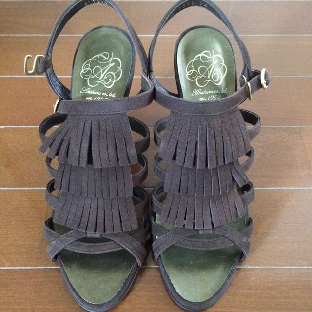 Akakura(アカクラ)の新品未使用！日本製本革フリンジサンダル レディースの靴/シューズ(サンダル)の商品写真