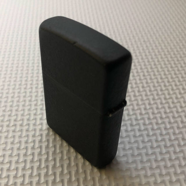 ZIPPO(ジッポー)のZIPPO シンプル黒+ペイズリー柄の2個セット メンズのファッション小物(タバコグッズ)の商品写真