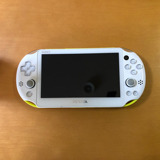 PlayStation Vita(プレイステーションヴィータ)のPS VITA ライムグリーン/ホワイト+マインクラフトのカセット エンタメ/ホビーのゲームソフト/ゲーム機本体(家庭用ゲーム機本体)の商品写真