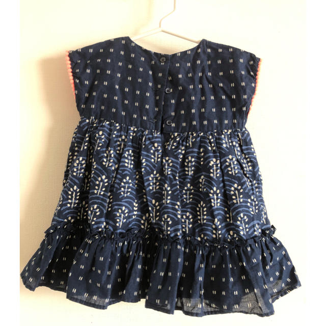 GAP(ギャップ)のGAP ネイビー×ポンポンワンピース 80cm キッズ/ベビー/マタニティのベビー服(~85cm)(ワンピース)の商品写真