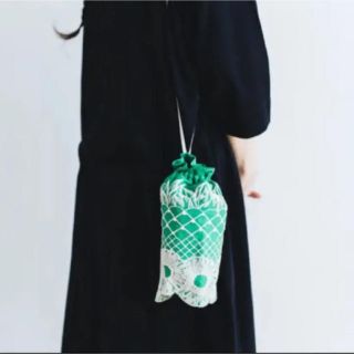 ミナペルホネン(mina perhonen)の【専用】新品 ミナペルホネン  ananas 巾着 ポーチ 刺繍(ポーチ)