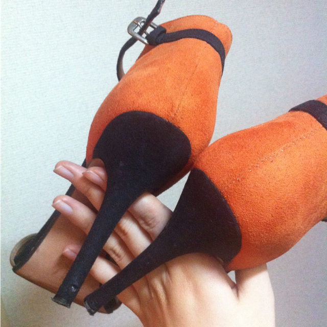ZARA(ザラ)のオレンジ×ベージュ×黒アンクルストラップ レディースの靴/シューズ(サンダル)の商品写真