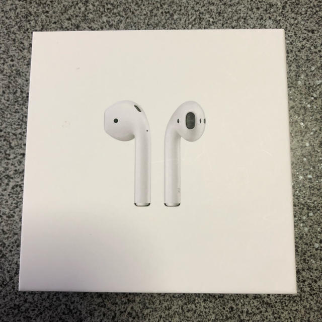 Apple(アップル)のAirPods 正規品 スマホ/家電/カメラのオーディオ機器(ヘッドフォン/イヤフォン)の商品写真