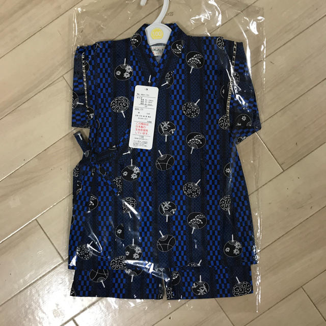 子供 甚平 うちわ柄 100cm 新品未使用 キッズ/ベビー/マタニティのキッズ服男の子用(90cm~)(甚平/浴衣)の商品写真