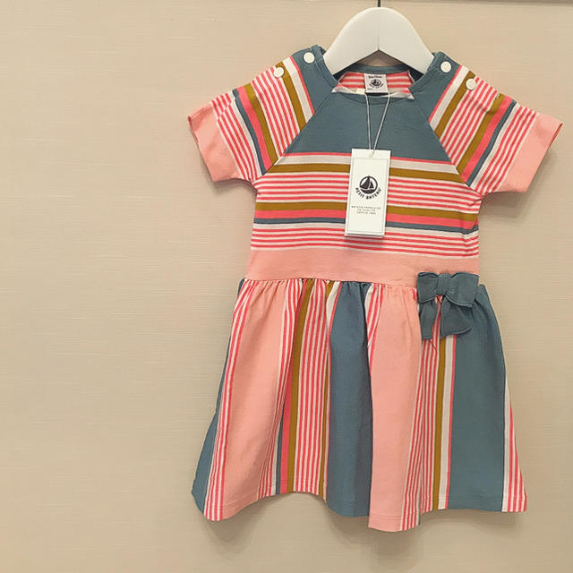 PETIT BATEAU(プチバトー)の【レォ☆様 ご専用】プチバトー 19SS マルチボーダーワンピース 36m  キッズ/ベビー/マタニティのキッズ服女の子用(90cm~)(ワンピース)の商品写真