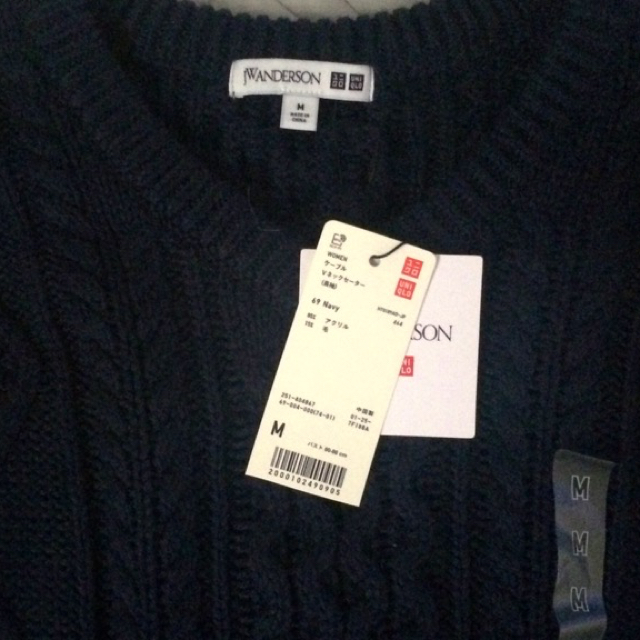 J.W.ANDERSON - 新品 ユニクロ JW ANDERSON ニット コラボ J.W.ANDERSON - 新品 ユニクロ JW ANDERSON ニット コラボ