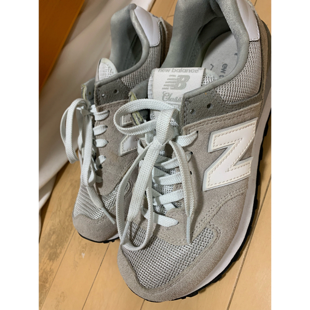 New balance クラシックランニングシューズ グレー 1