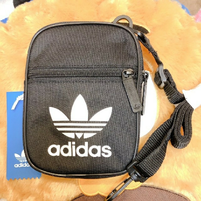 adidas(アディダス)のアディダス　ポーチ　ショルダー レディースのバッグ(ボディバッグ/ウエストポーチ)の商品写真