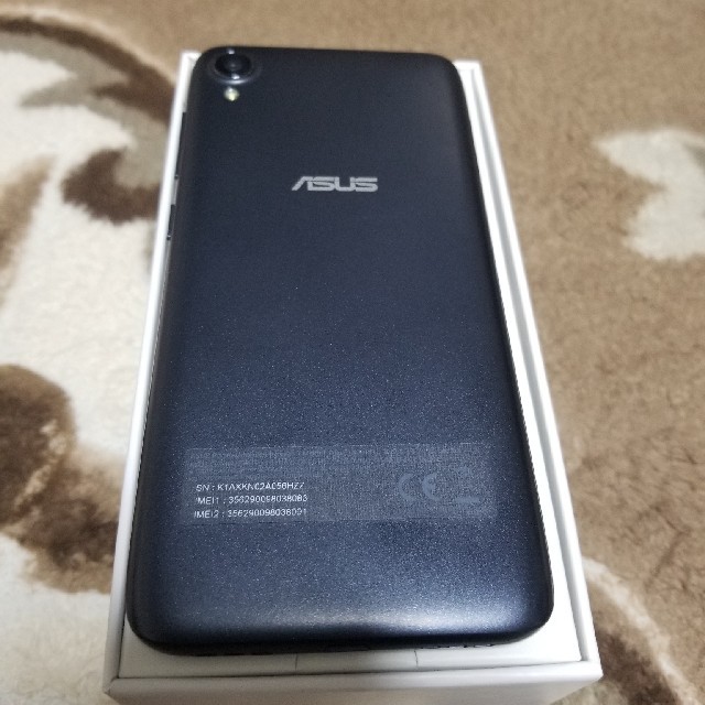 ASUS(エイスース)のZenfoneLive L1 ZA550KL スマホ/家電/カメラのスマートフォン/携帯電話(スマートフォン本体)の商品写真