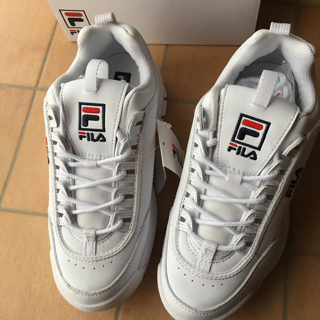 FILA(フィラ)のFILA ソールホワイト系 新品  ２５CM レディースの靴/シューズ(スニーカー)の商品写真