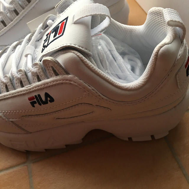 FILA(フィラ)のFILA ソールホワイト系 新品  ２５CM レディースの靴/シューズ(スニーカー)の商品写真