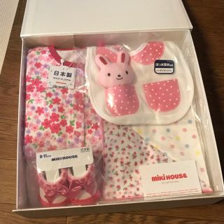 ミキハウス(mikihouse)の新品未使用♪ミキハウス ロンパース ラトル付きスタイ 靴下 ガーゼ♪セット☆(ロンパース)