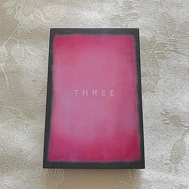 THREE(スリー)のTHREE  ♡︎4DプラスアイパレットS コスメ/美容のベースメイク/化粧品(アイシャドウ)の商品写真