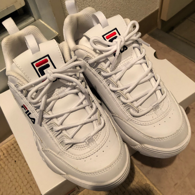 FILA(フィラ)の値下げしました！正規品FILAスニーカー！24cm レディースの靴/シューズ(スニーカー)の商品写真