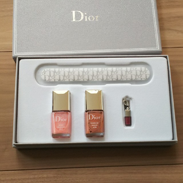 Dior(ディオール)の(専用)Dior ネイルエナメルセット マニキュア コスメ/美容のネイル(マニキュア)の商品写真