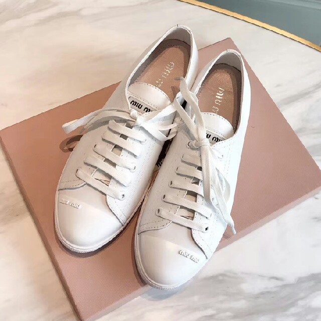 新作販売-miumiu - ミ•ュウミュウmiumiu シューズ 35 22.5 ビジュ•ー