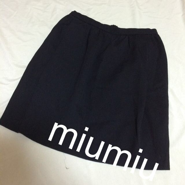 miumiu美品シンプル黒スカート Gentei moderu - ミニスカート 