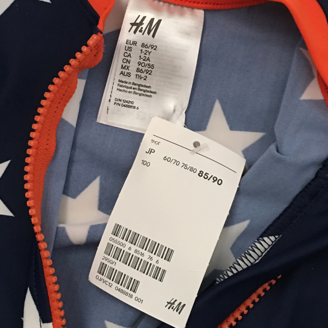 H&M(エイチアンドエム)の新品未使用 H&M 85/90 スイムウェア スイムスーツ UPF50  キッズ/ベビー/マタニティのキッズ服男の子用(90cm~)(水着)の商品写真