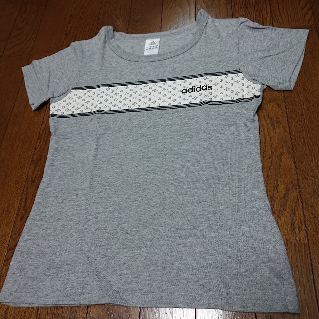 adidas(アディダス)のadidasTシャツ 女性用 レディースのトップス(Tシャツ(半袖/袖なし))の商品写真