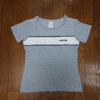 アディダス(adidas)のadidasTシャツ 女性用(Tシャツ(半袖/袖なし))