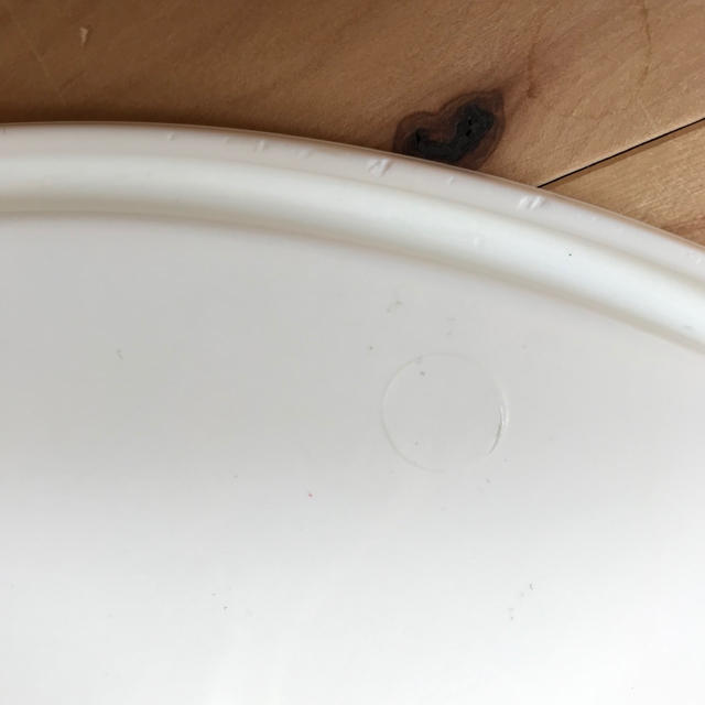 Bumbo(バンボ)のバンボ パープル (ベルト・専用テーブル付き) キッズ/ベビー/マタニティの授乳/お食事用品(その他)の商品写真