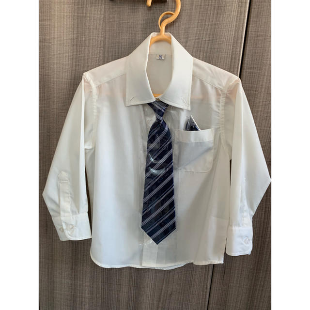 ワイシャツ ネクタイ チーフ サイズ95 キッズ/ベビー/マタニティのキッズ服男の子用(90cm~)(ブラウス)の商品写真