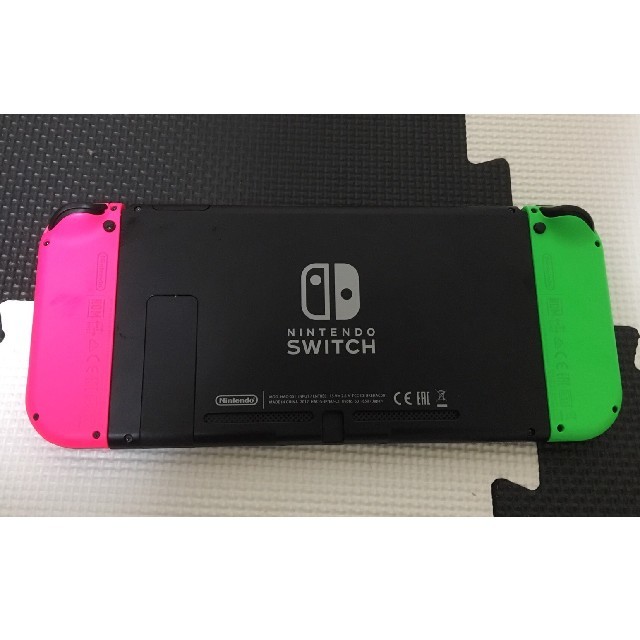 Nintendo Switch(ニンテンドースイッチ)の任天堂 SWITCH with Splatoon2,マリオカート,スマブラ エンタメ/ホビーのゲームソフト/ゲーム機本体(家庭用ゲーム機本体)の商品写真