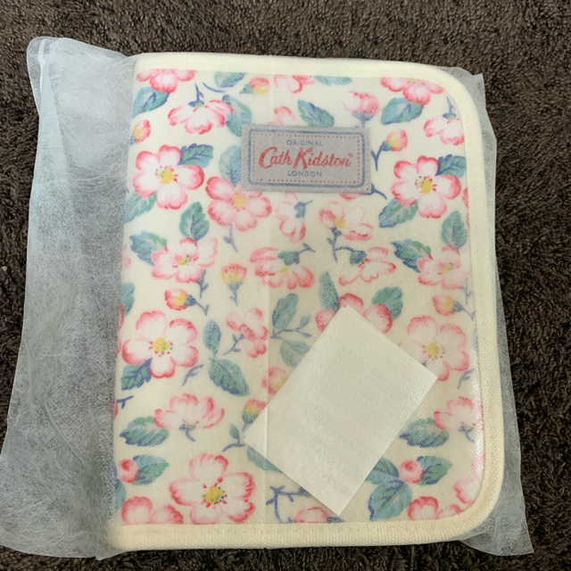 Cath Kidston(キャスキッドソン)の新品 新作 キャスキッドソン キッズ/ベビー/マタニティのマタニティ(母子手帳ケース)の商品写真