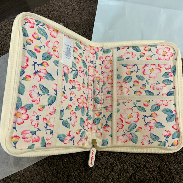 Cath Kidston(キャスキッドソン)の新品 新作 キャスキッドソン キッズ/ベビー/マタニティのマタニティ(母子手帳ケース)の商品写真