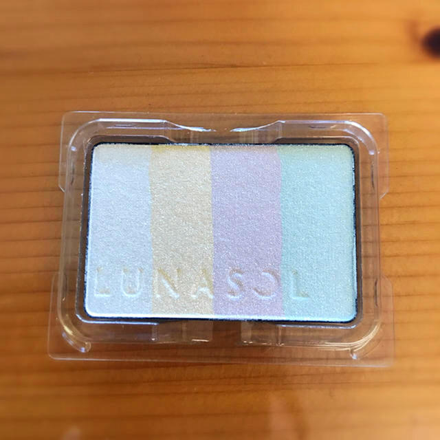 LUNASOL(ルナソル)のほわちゃん様専用 ルナソル  トーンアップパウダー 01と02 コスメ/美容のベースメイク/化粧品(フェイスパウダー)の商品写真