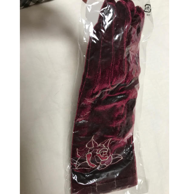 手袋（グローブ）エレガント薔薇の刺繍🌹ベロア素材のグローブ 和装にも洋装にも！ レディースのファッション小物(手袋)の商品写真