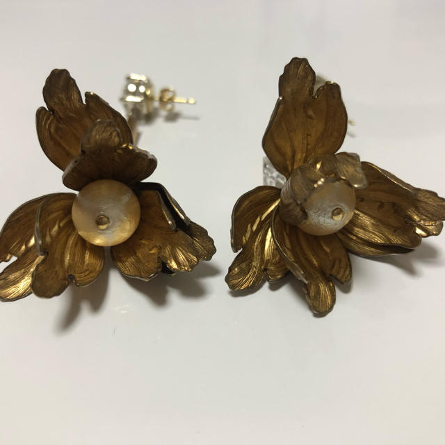 アクセサリーリップモンスター おじぎ花ピアス