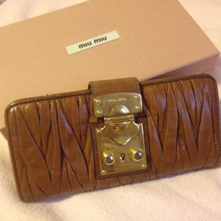 ミュウミュウ(MIU MIU)の取り置き中☆miumiu★長財布(財布)