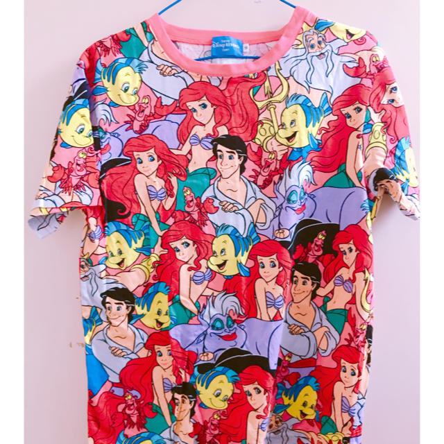Disney(ディズニー)のアリエル総柄Tシャツ レディースのトップス(Tシャツ(半袖/袖なし))の商品写真
