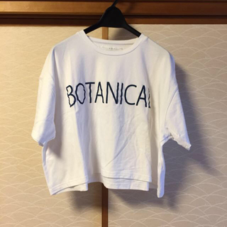 ケービーエフ(KBF)のBOTANICALロゴ Tシャツ(Tシャツ(半袖/袖なし))