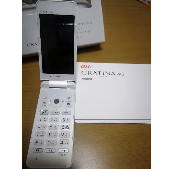 au(エーユー)のGRATINA 4G KYF31 white simフリー スマホ/家電/カメラのスマートフォン/携帯電話(携帯電話本体)の商品写真