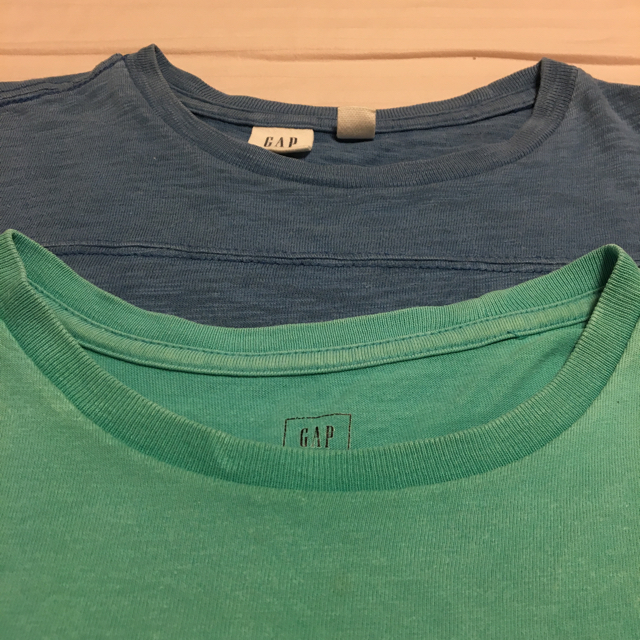 GAP Kids(ギャップキッズ)のGAPkids 130㎝ Tシャツ シャークプリント ブルー  サッカーボール  キッズ/ベビー/マタニティのキッズ服男の子用(90cm~)(Tシャツ/カットソー)の商品写真