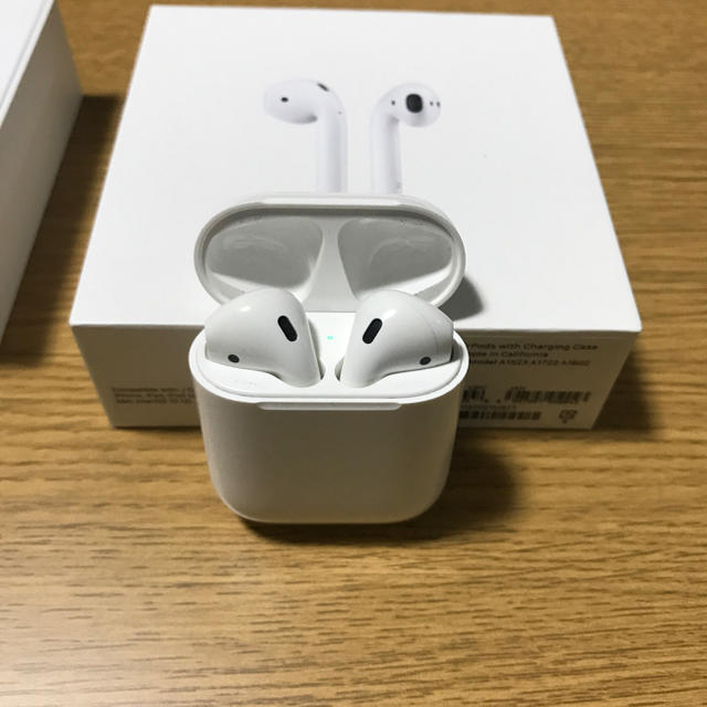 Apple(アップル)のairpods 完動品 附属品完備 スマホ/家電/カメラのオーディオ機器(ヘッドフォン/イヤフォン)の商品写真