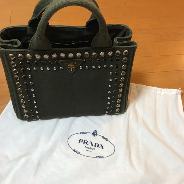 PRADA カナパ ビジュー