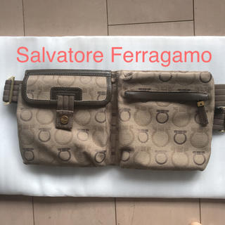 サルヴァトーレフェラガモ(Salvatore Ferragamo)のSalvatore Ferragamo ボディバッグ (ショルダーバッグ)