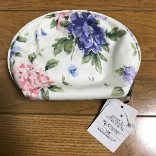 ローラアシュレイ(LAURA ASHLEY)の【新品】ローラアシュレイ ポーチ(ポーチ)